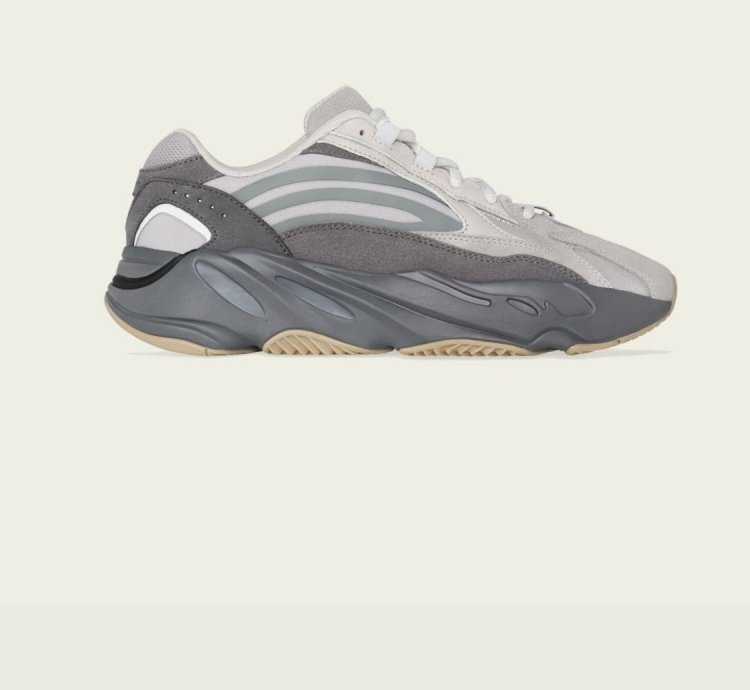 Yeezy Boost 700 V2 deadstock