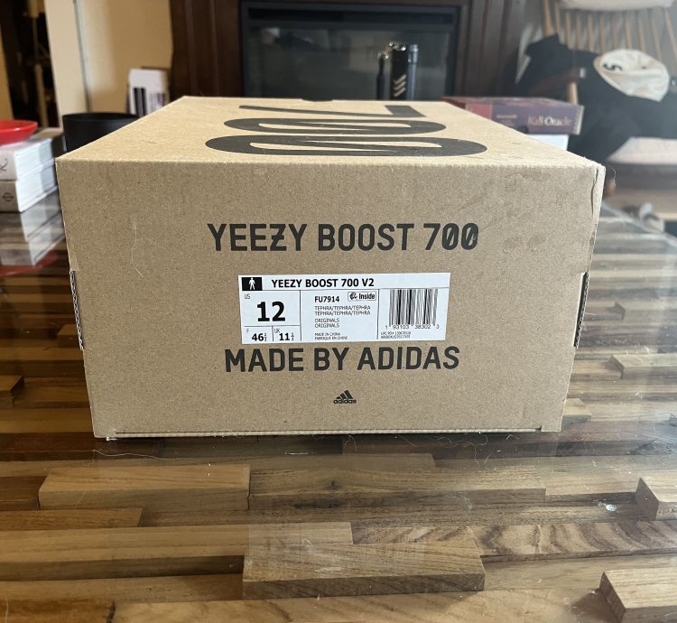 Yeezy Boost 700 V2 deadstock