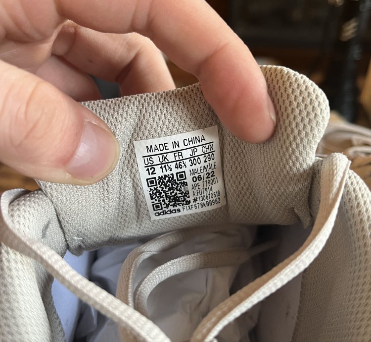 Yeezy Boost 700 V2 deadstock