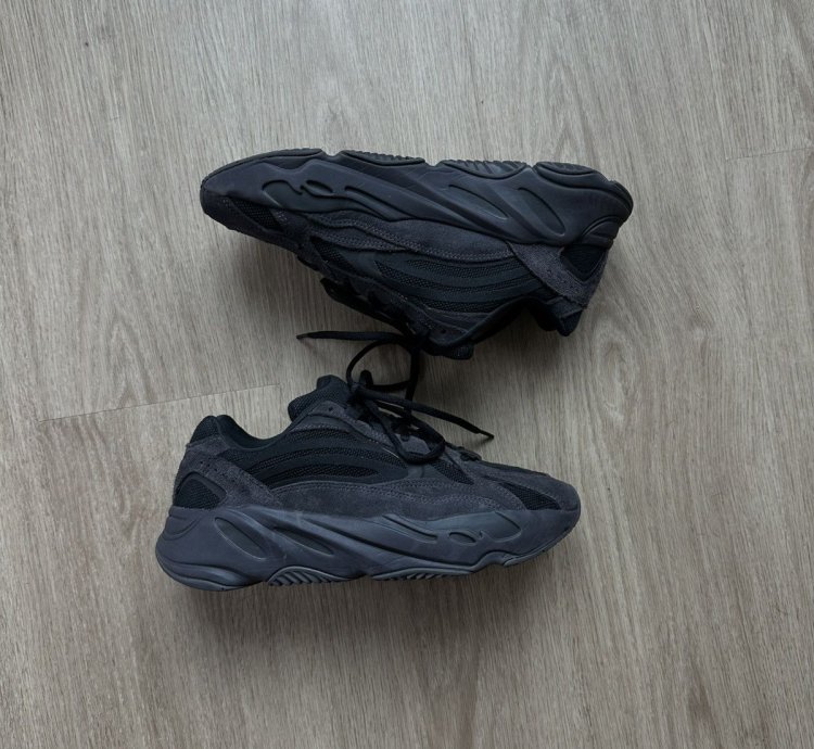 Yeezy Boost 700 V2 Vanta