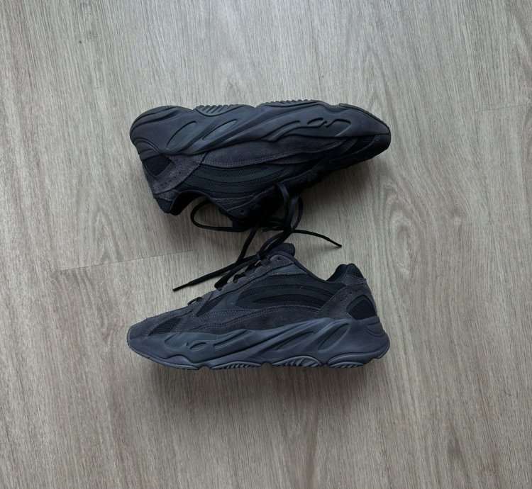 Yeezy Boost 700 V2 Vanta