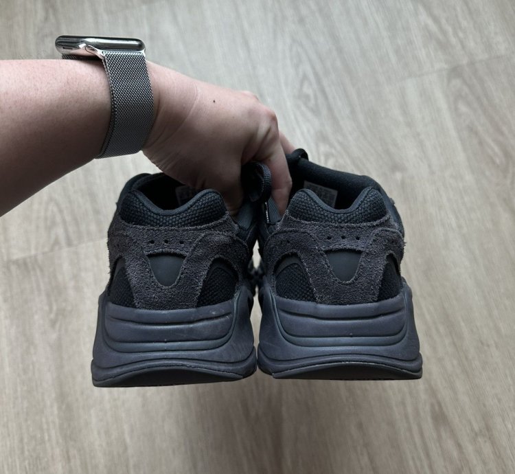 Yeezy Boost 700 V2 Vanta