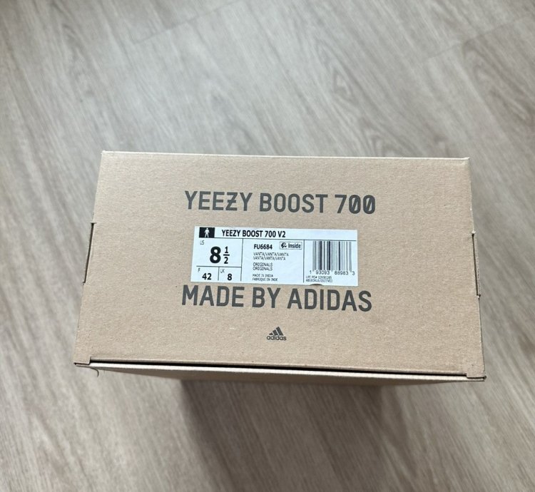 Yeezy Boost 700 V2 Vanta