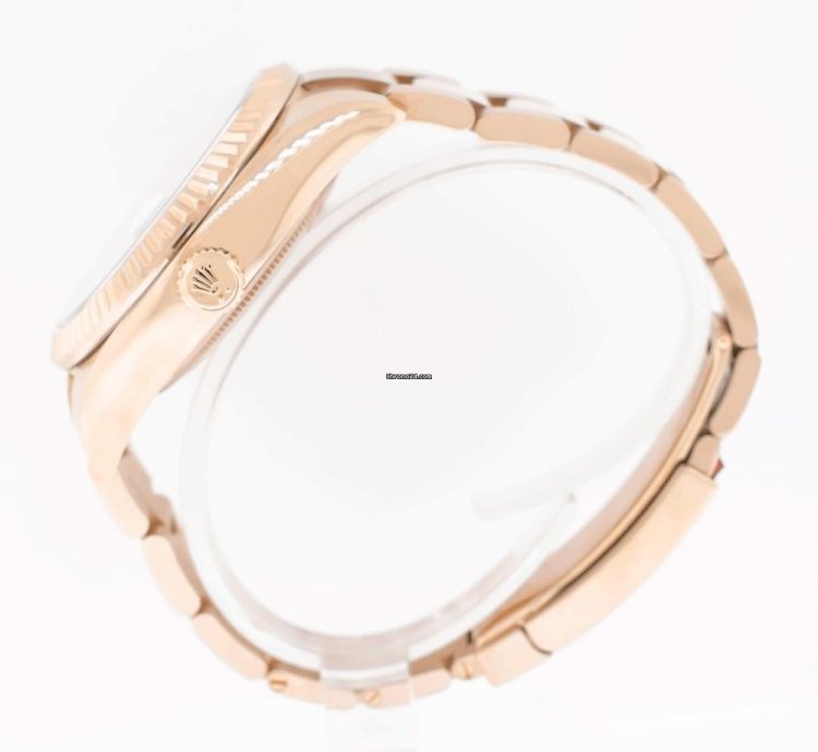 Rolex Sky-dweller 42mm Everose Gold White Index Dial Fluted Bezel 326935