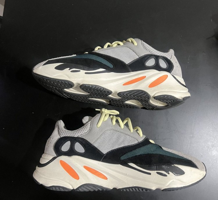 Yeezy Boost 700 Wave Runner 2023