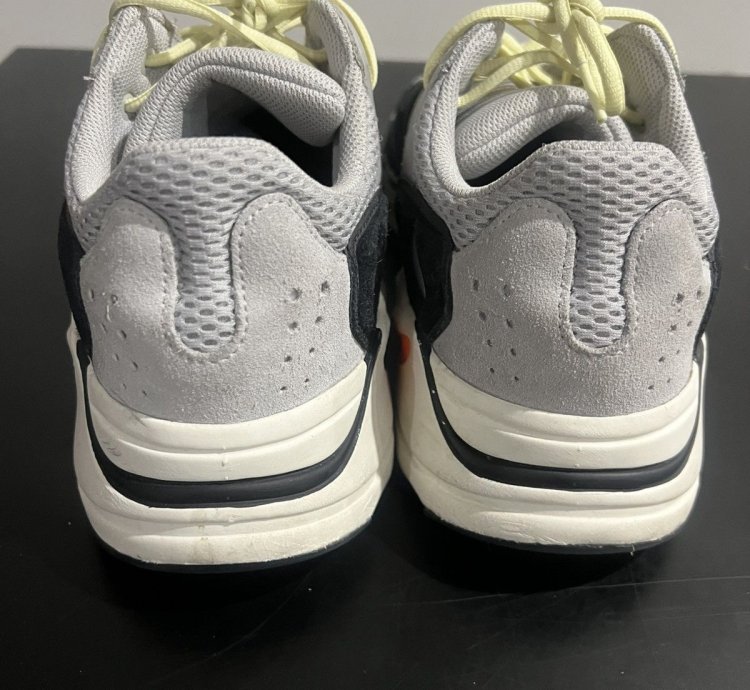 Yeezy Boost 700 Wave Runner 2023