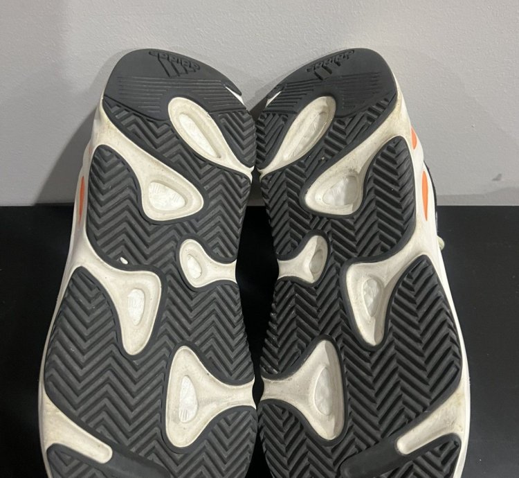 Yeezy Boost 700 Wave Runner 2023