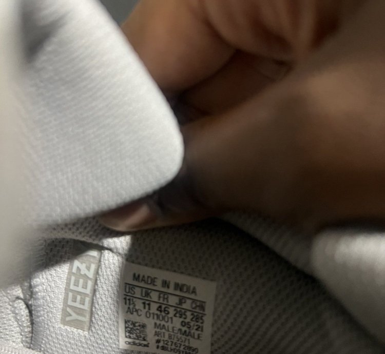 Yeezy Boost 700 Wave Runner 2023