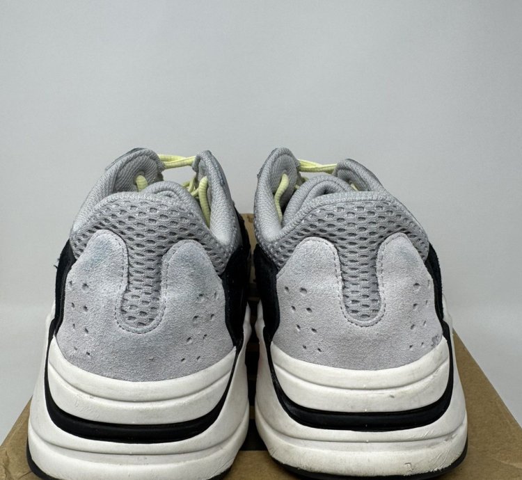 Yeezy Boost 700 Waverunner