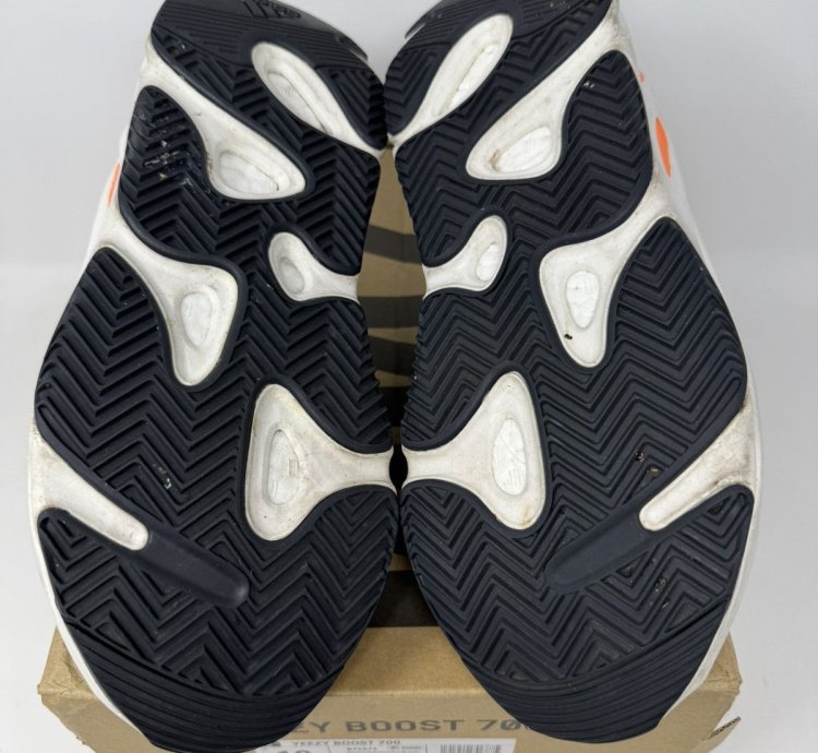 Yeezy Boost 700 Waverunner