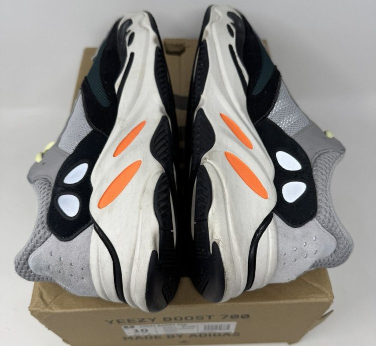 Yeezy Boost 700 Waverunner
