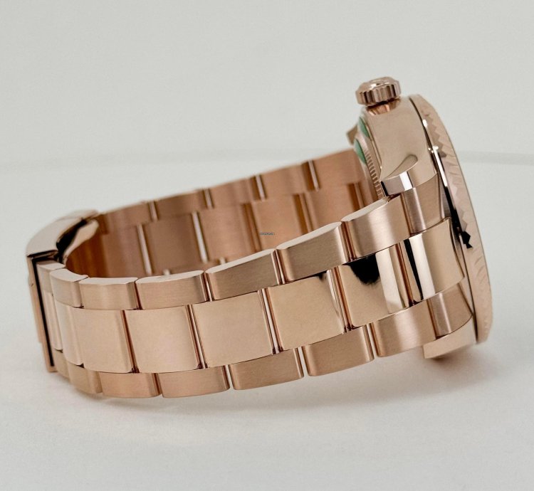 Rolex Sky-dweller 42mm Fluted Bezel Everose Gold Blue Index Dial Oyster Bracelet 336935