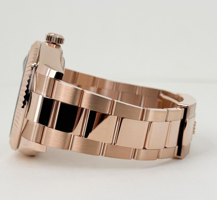 Rolex Sky-dweller 42mm Fluted Bezel Everose Gold Blue Index Dial Oyster Bracelet 336935