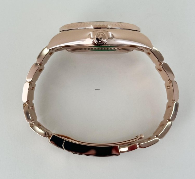 Rolex Sky-dweller 42mm Fluted Bezel Everose Gold Blue Index Dial Oyster Bracelet 336935