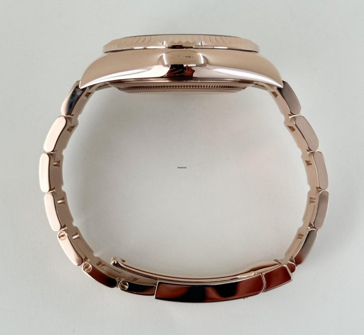 Rolex Sky-dweller 42mm Fluted Bezel Everose Gold Blue Index Dial Oyster Bracelet 336935