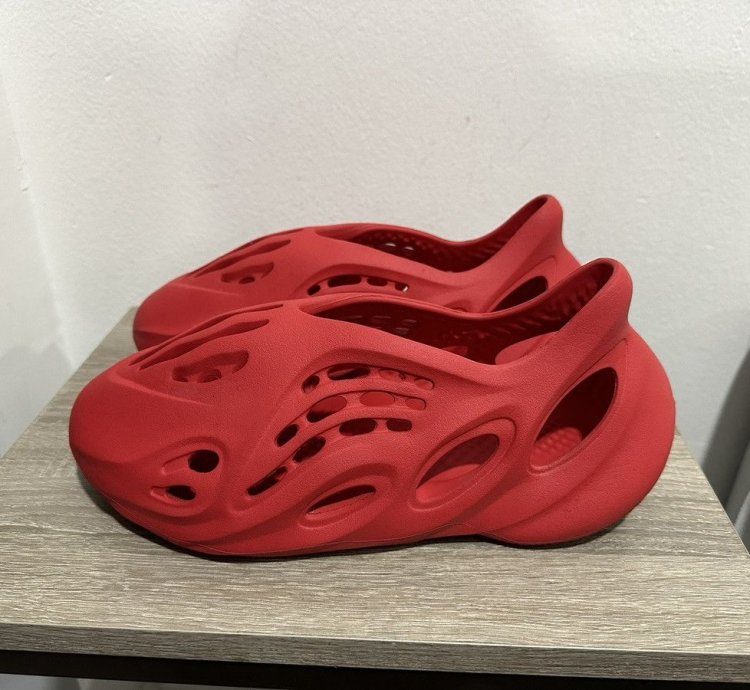 Yeezy Foam Rnnr - Vermillion