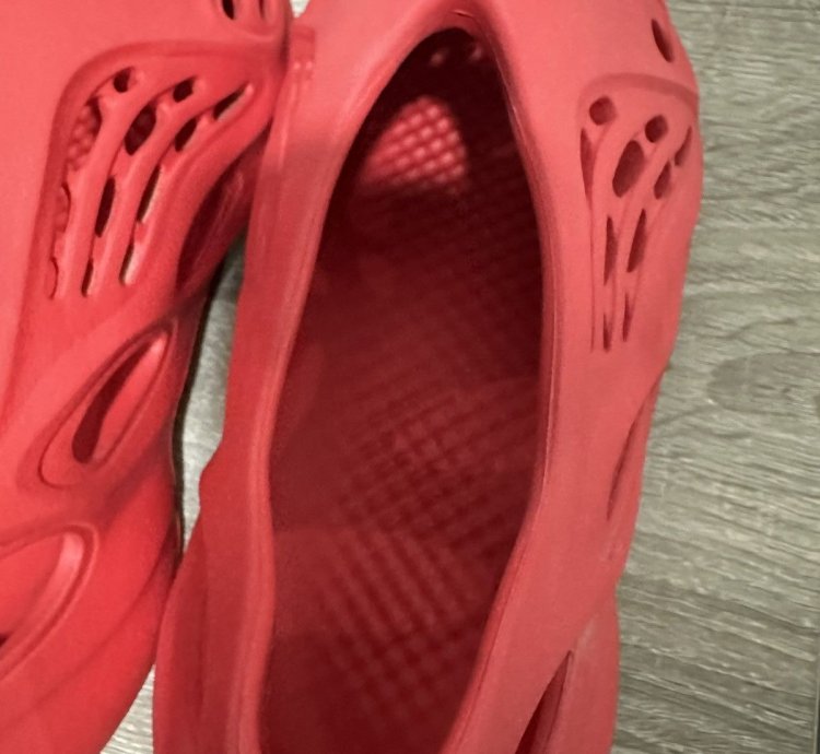 Yeezy Foam Rnnr - Vermillion