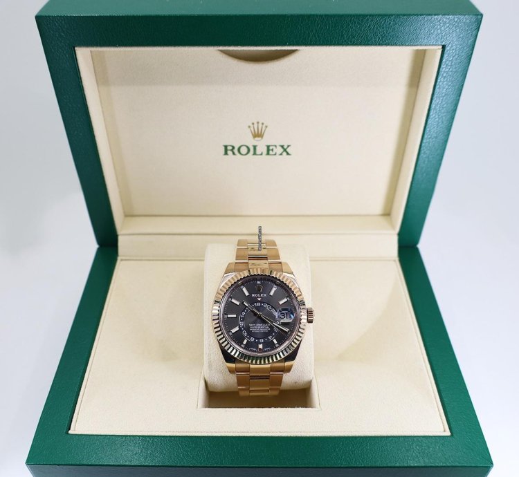 Rolex Sky-dweller 42mm Fluted Bezel Everose Gold Rhodium Index Dial Oyster Bracelet 326935