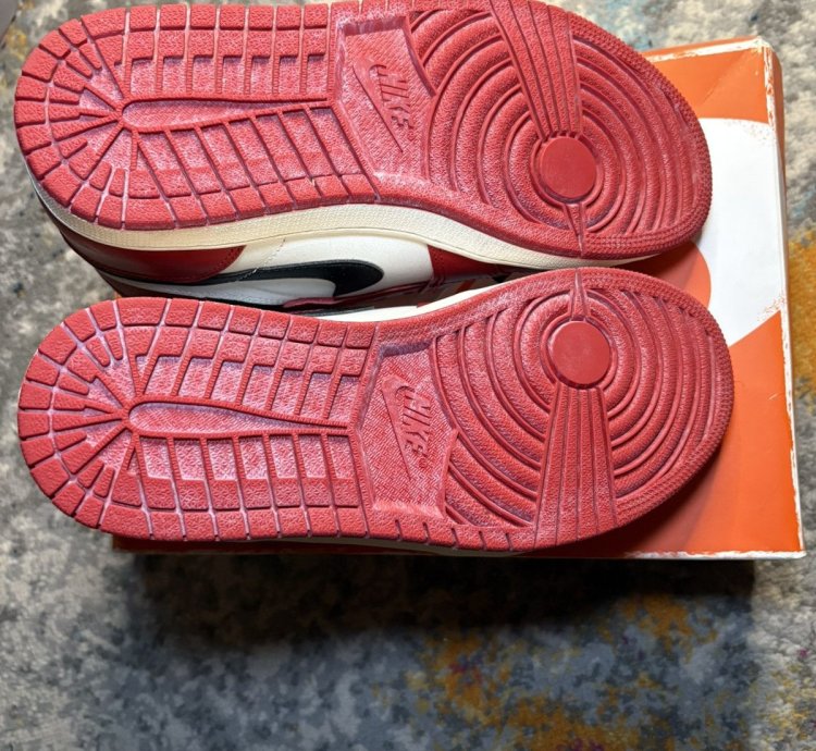 Air Jordan 1 Lost And Found Size 9 5