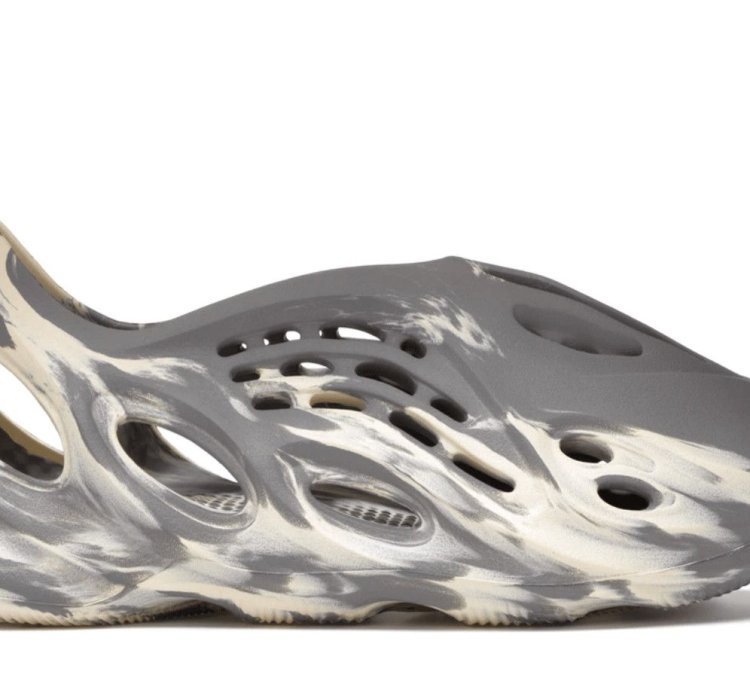 Yeezy Foam Rnnr Mxt Moon Gray