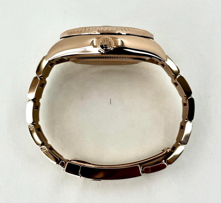 Rolex Sky-dweller 42mm Fluted Bezel Everose Gold White Index Dial Oyster Band 326935