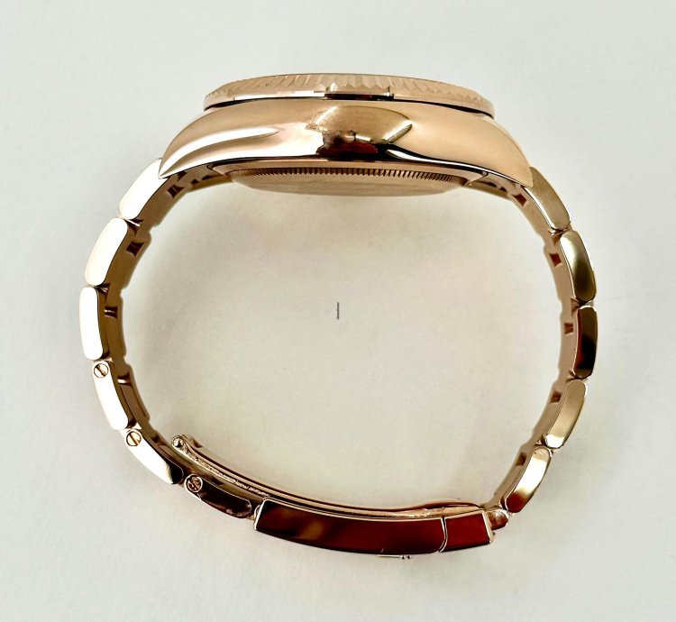 Rolex Sky-dweller 42mm Fluted Bezel Everose Gold White Index Dial Oyster Band 326935