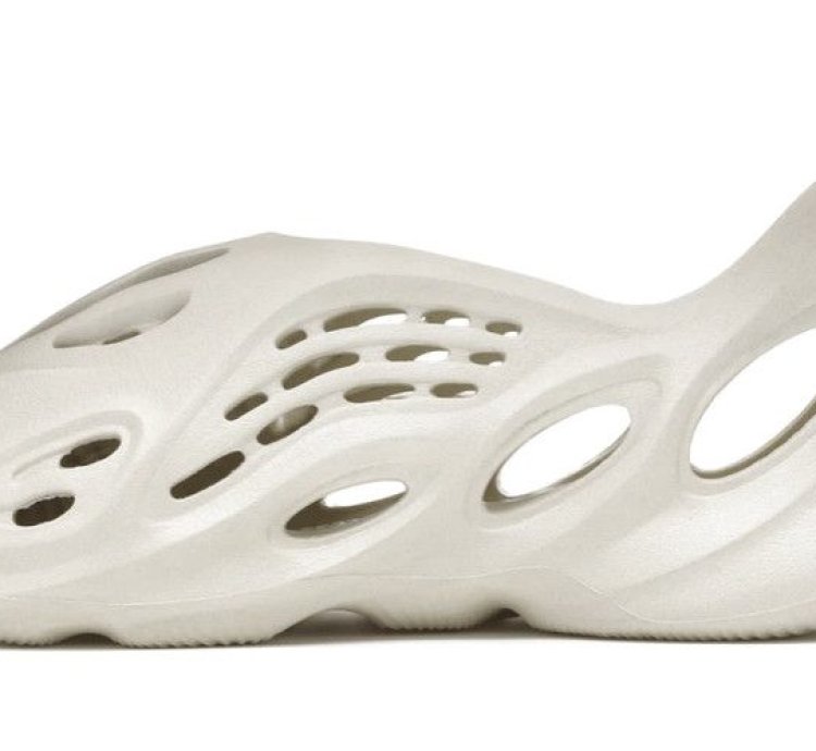 Yeezy Foam Rnnr Sand