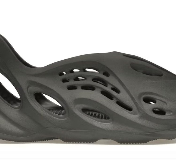 Yeezy Foam Rnr Carbon