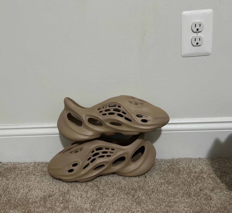 Yeezy Foam Runner Clay Taupe