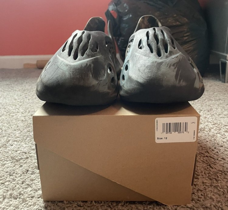 Yeezy Foam Runner Mx Carbon