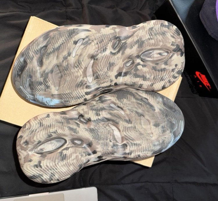 Yeezy Foam Runner Mx Cinder