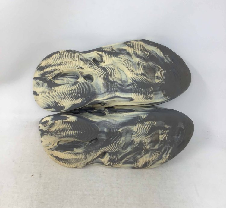 Yeezy Foam Runner Mxt Moon Grey