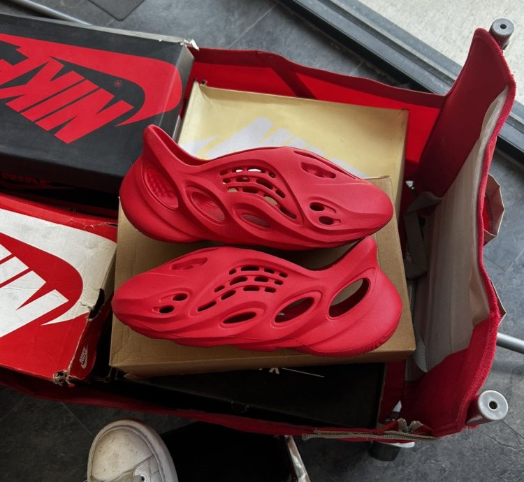 Yeezy Foam Runner Vermillion