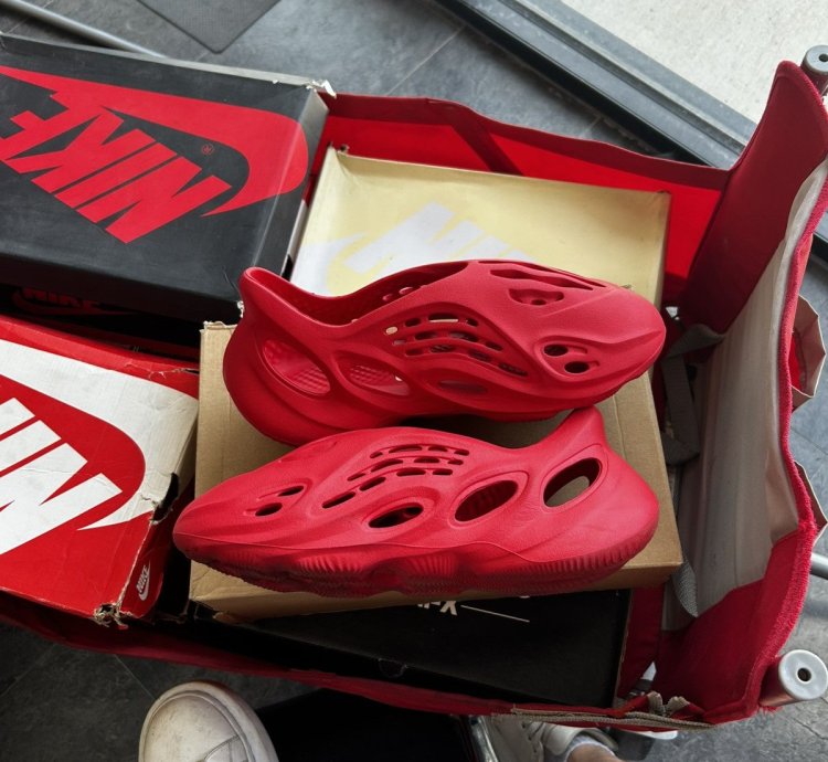 Yeezy Foam Runner Vermillion