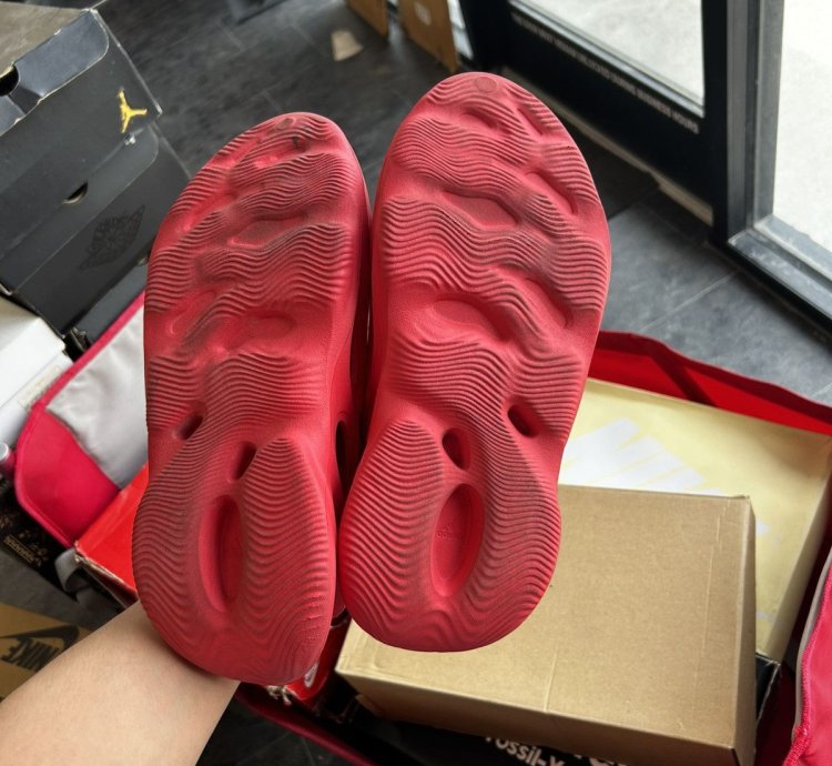 Yeezy Foam Runner Vermillion