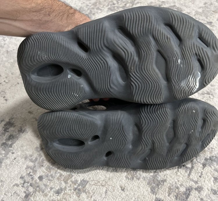 Yeezy Foamrunner Size 10 Onyx