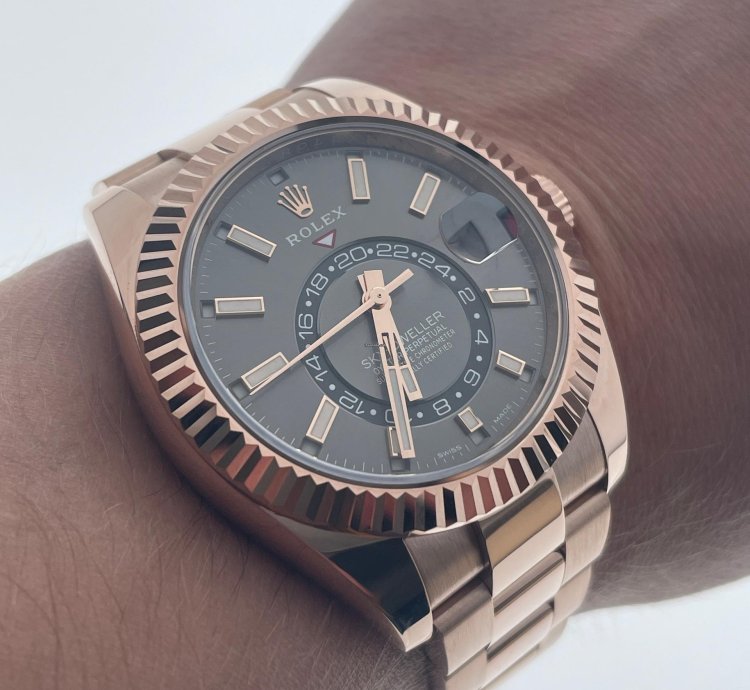 Rolex Sky-dweller 42mm Rhodium Dial Everose Gold