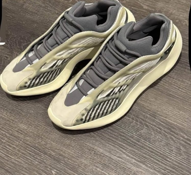 Yeezy V3 Fade Salt
