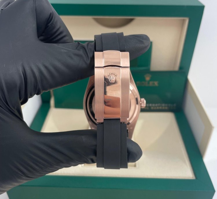 Rolex Sky-dweller 42mm Rose Gold Chocolate Index Dial Oysterflex Bracelet 326235