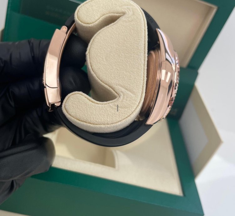 Rolex Sky-dweller 42mm Rose Gold Chocolate Index Dial Oysterflex Bracelet 326235