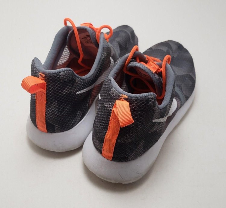 Youth Nike Roshe One Flight Gray Athletic Shoes Size 7y