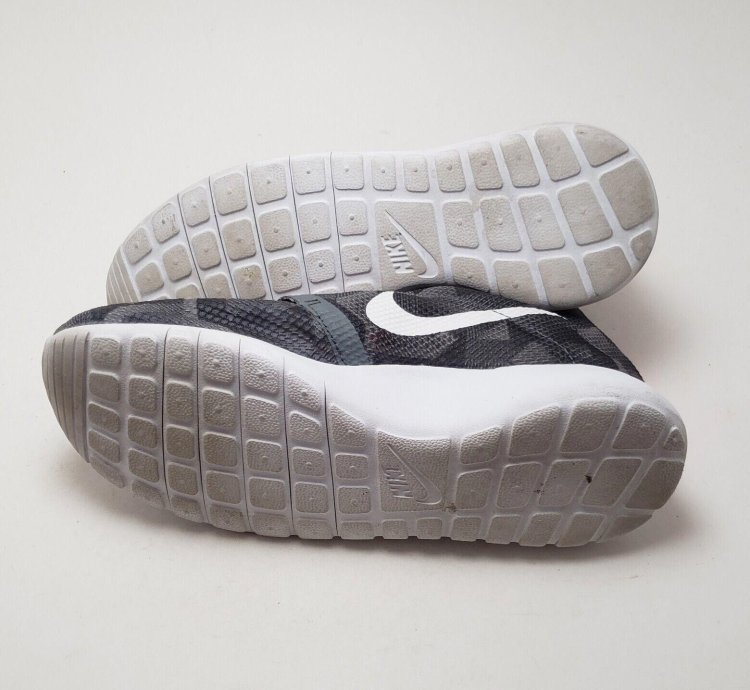 Youth Nike Roshe One Flight Gray Athletic Shoes Size 7y
