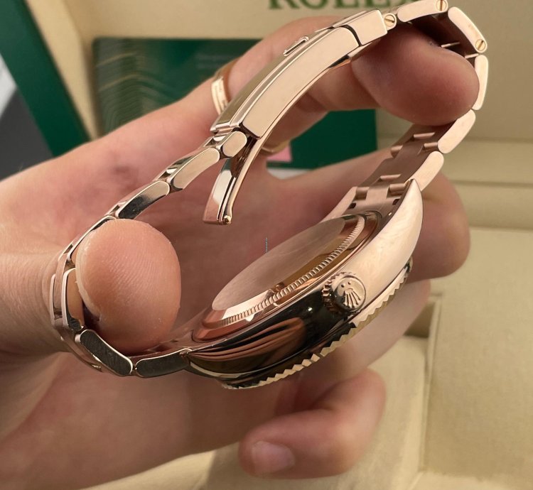 Rolex Sky-dweller 42mm White Dial Rose Gold