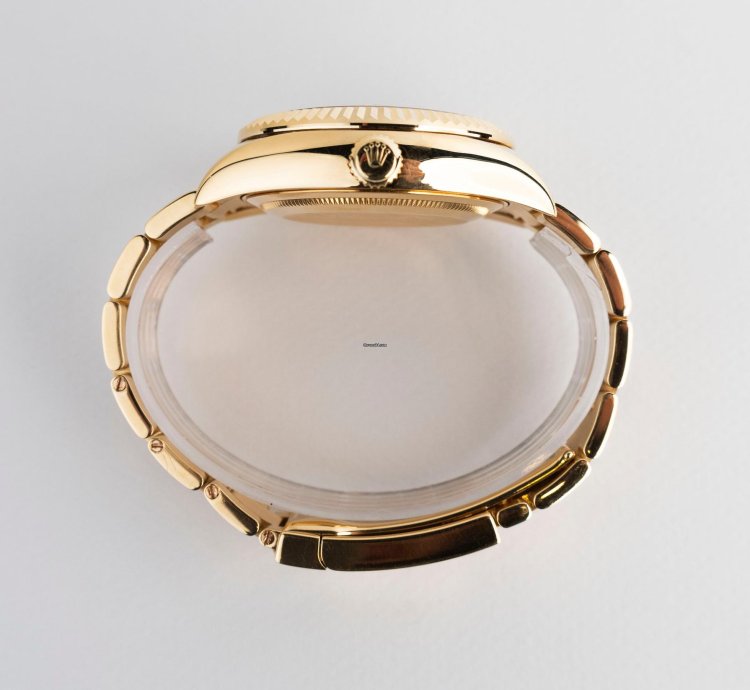 Rolex Sky-dweller 42mm Yellow Gold Fluted Bezel Champagne Arabic Dial 326938