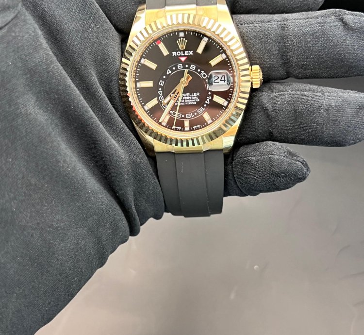 Rolex Sky-dweller Black Dial Yellow Gold Oysterflex