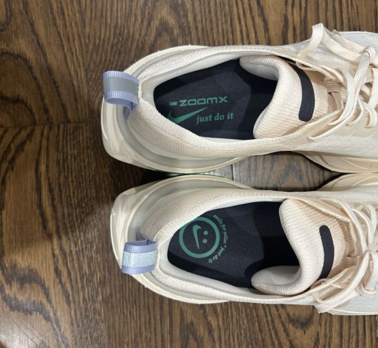 Zoomx Invincible Run Flyknit 3 Light Cream