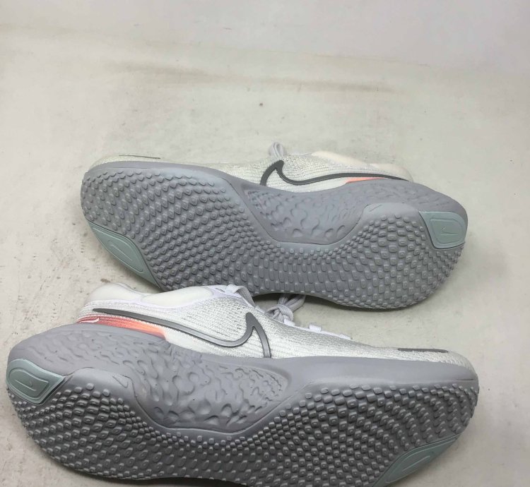 Zoomx Invincible Run Flyknit White Metallic Silver