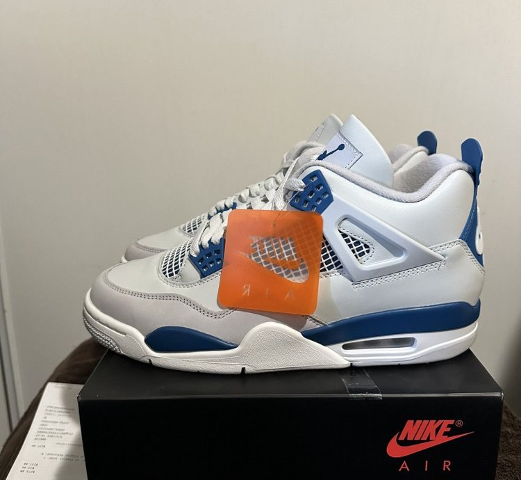 Air Jordan 4 Retro Military Blue