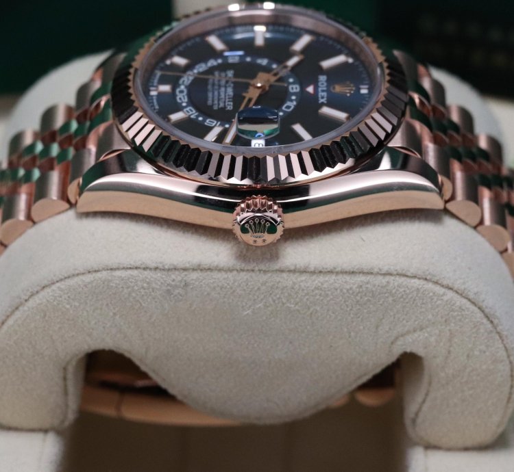 Rolex Sky-dweller Blue Dial Complete Mint Rose Gold Sunburst 42mm Jubilee Fluted Sky 336935