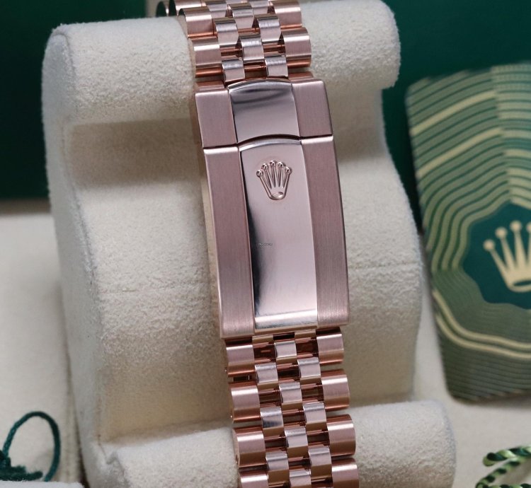 Rolex Sky-dweller Blue Dial Complete Mint Rose Gold Sunburst 42mm Jubilee Fluted Sky 336935